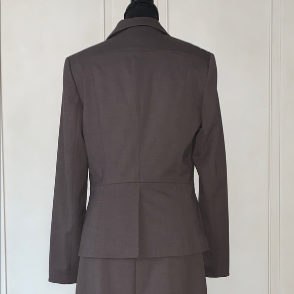 Banana Republic skirt suit: sz 8 blazer sz 6 skirt - Picture 3 of 4